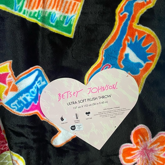 Betsey Johnson Dream Vacation Plush Throw Blanket NWT Maui NY LA St Barts Miami - Picture 9 of 10